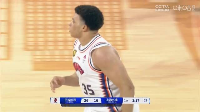 🏀洛夫顿首秀三节18+10 乔丹-霍华德40+5+5断 上海再负宁波