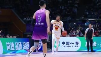 🏀萨林杰23+18+11 邹雨宸15分 王浩然17+8 北控轻取深圳